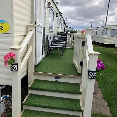 Sealands 8 Berth Next To Fantasy Island And Beach Skegness Exterior photo