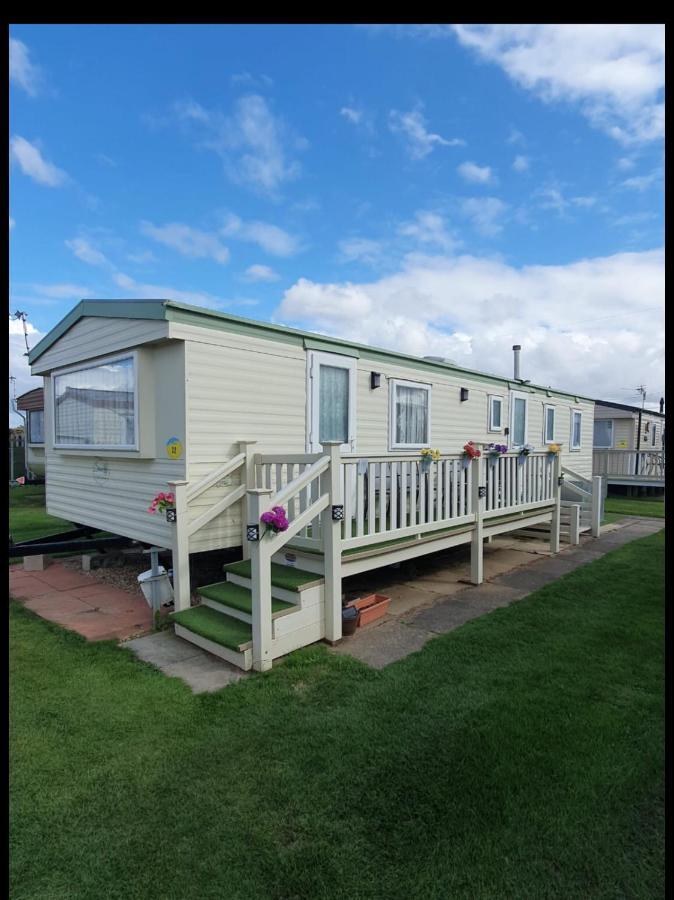 Sealands 8 Berth Next To Fantasy Island And Beach Skegness Exterior photo